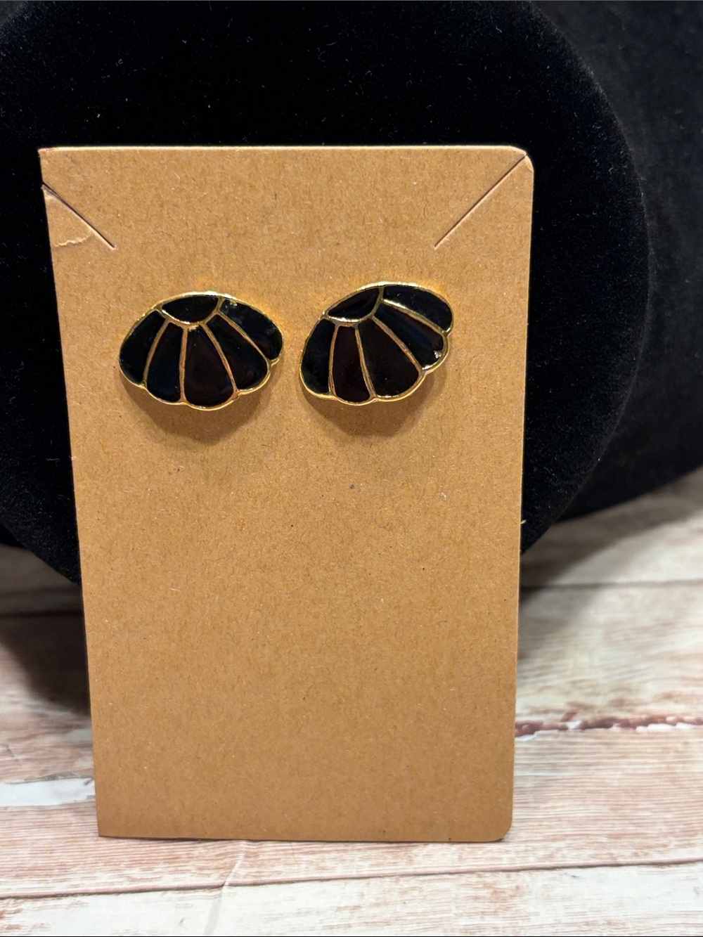 Vintage 1980s style black enamel and gold-tone seashell stud earrings